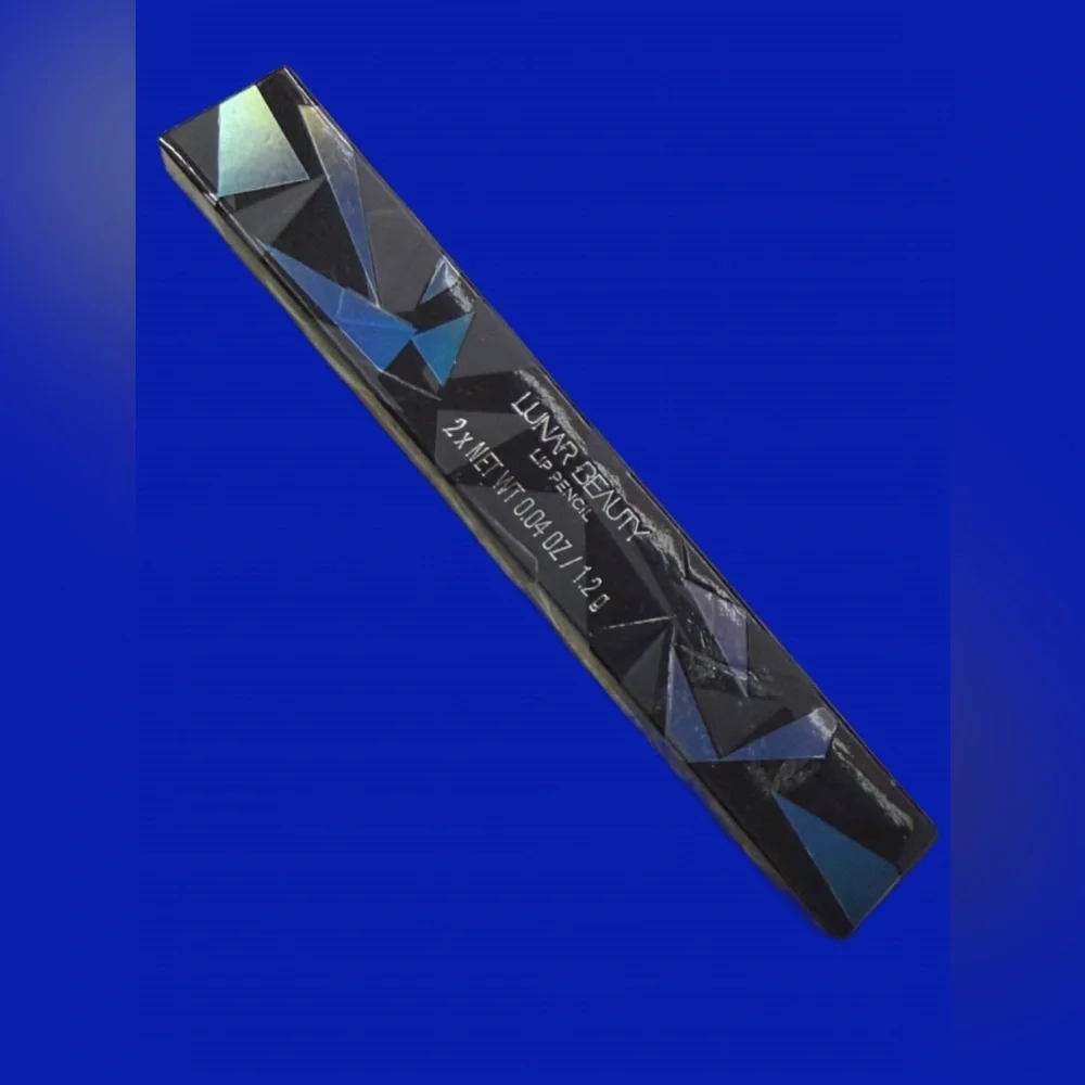 Lunar Beauty Lip Pencils Duo  - Blushing & Doodle - Picture 2 of 14